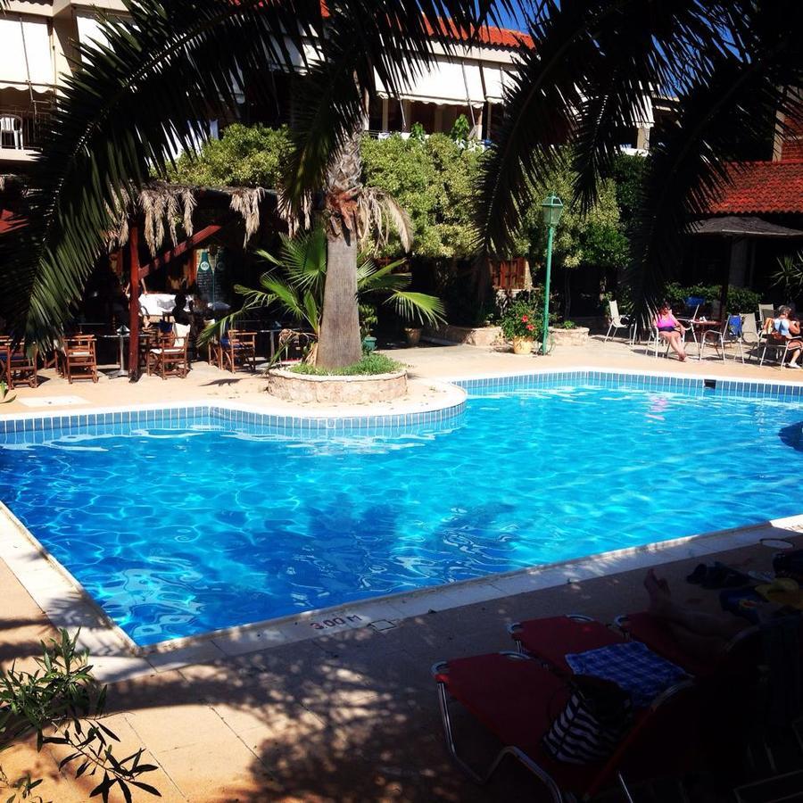 Ritsas Hotel Tolón Esterno foto